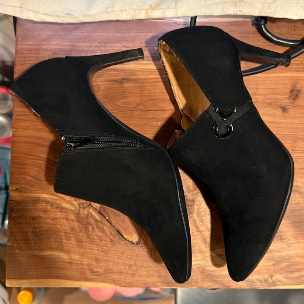 CALVIN KLEIN Elegant Black Women's heels suede shoes 7M